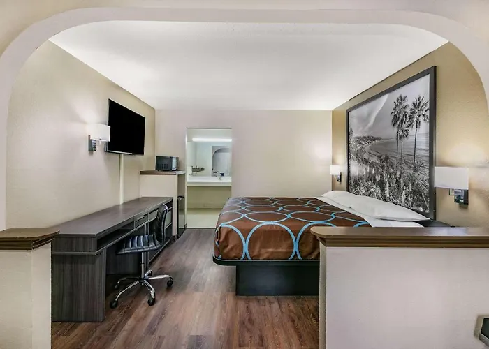 Super 8 By Wyndham Moss Point