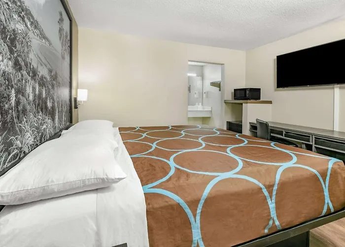 Super 8 By Wyndham Moss Point