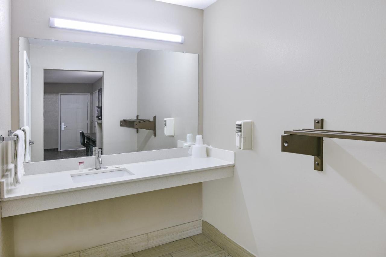 Super 8 By Wyndham Motel 2*